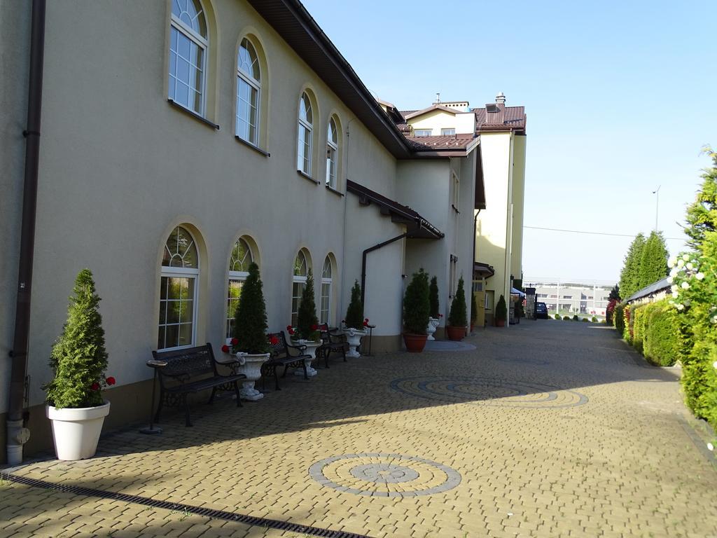 Margerita Hotel Modlnica Exterior photo