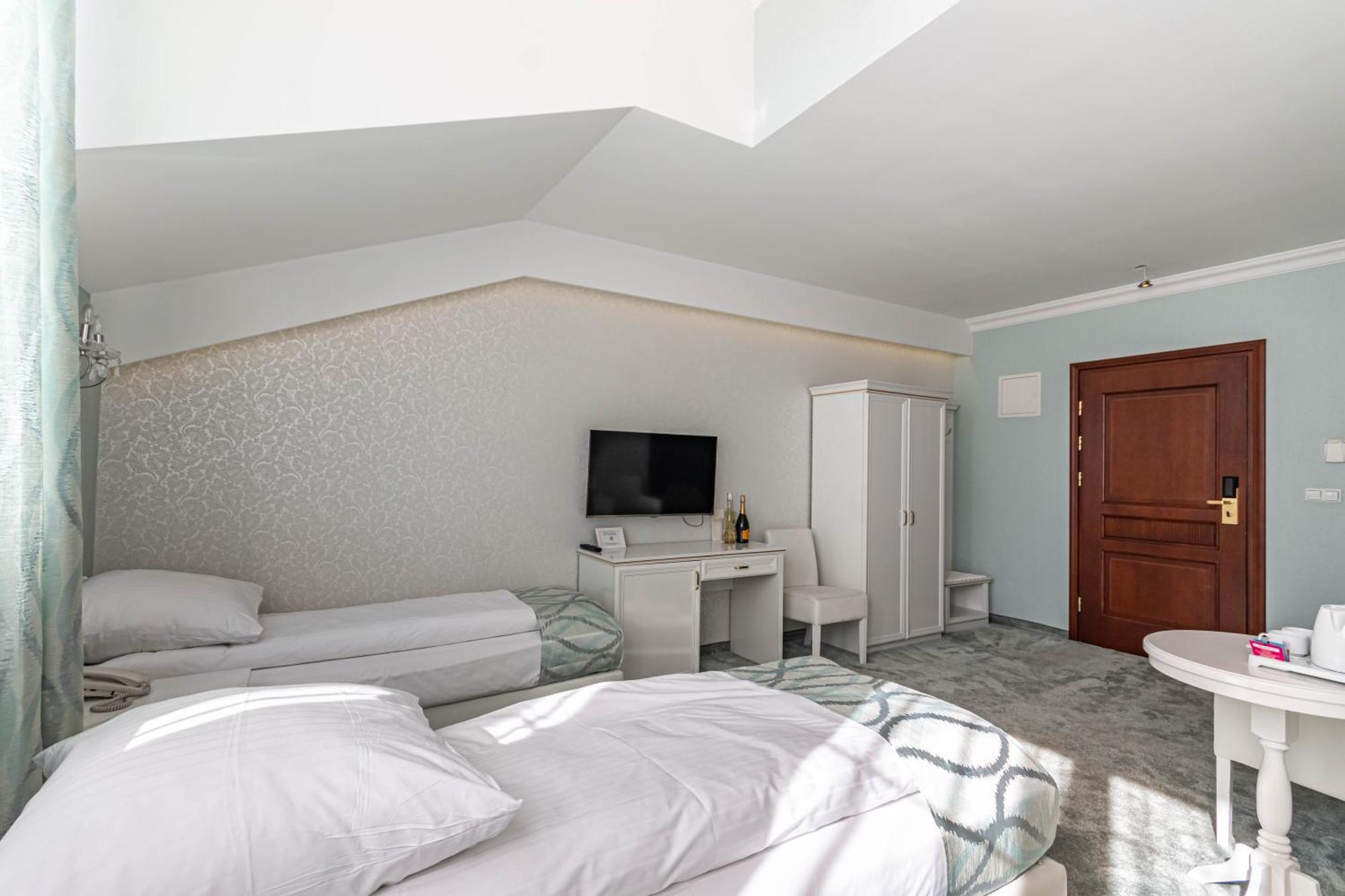 Margerita Hotel Modlnica Room photo